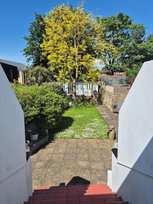 Spacious Seaside Escape In The Heart Of Deal, 4 Mins From The Beach Exterior foto