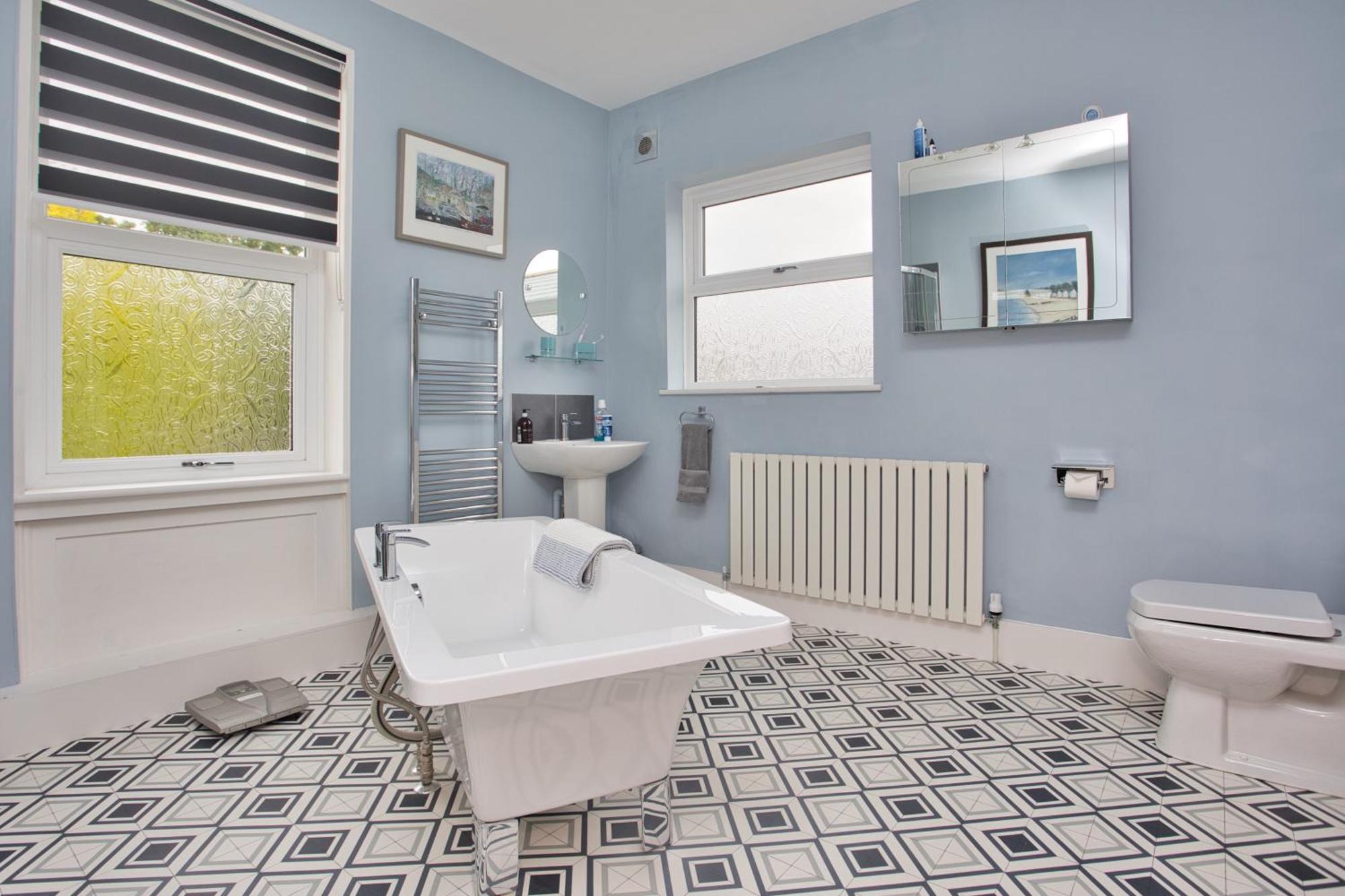 Spacious Seaside Escape In The Heart Of Deal, 4 Mins From The Beach Exterior foto